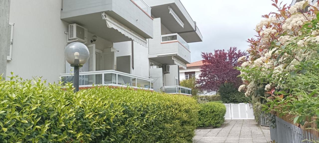 La Casina Di Ale Apartamento Marina Di Carrara Exterior foto